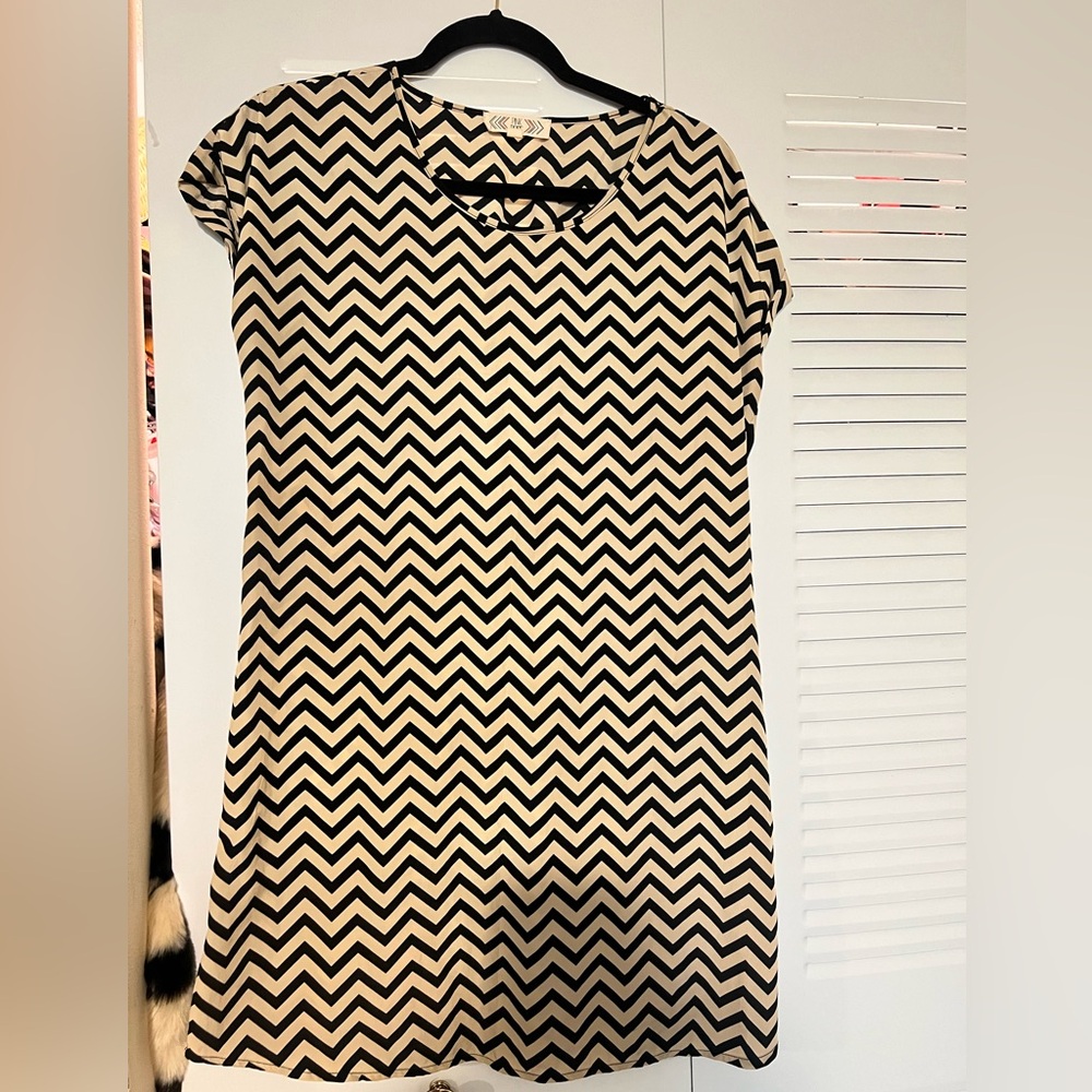 Geometric Black Creme Tunic Dress Size Medium